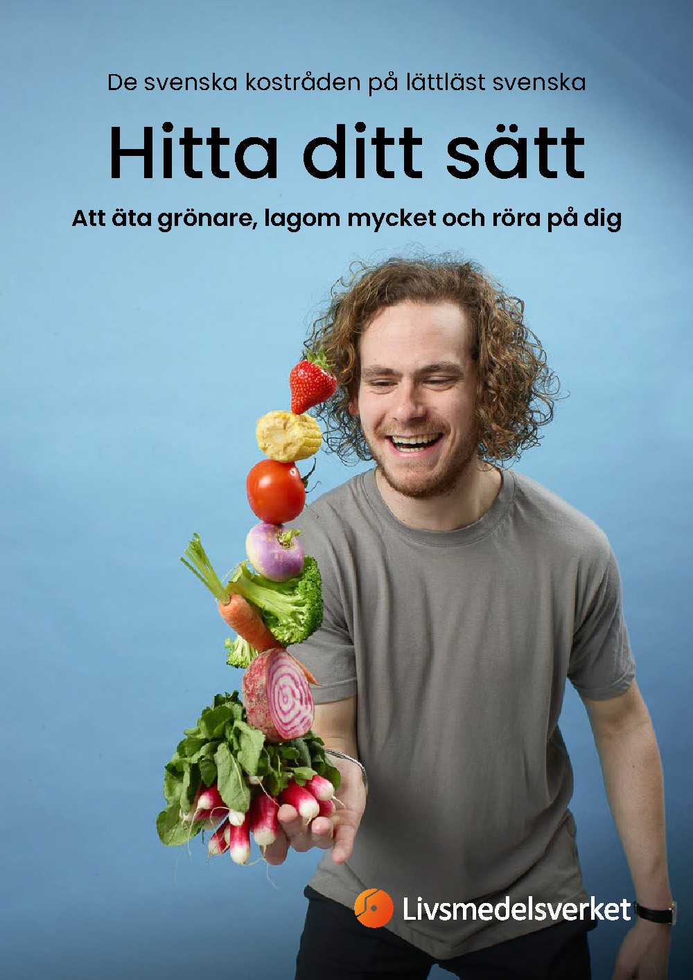 Framsidan av broschyren hitta ditt sätt med en man som balanserar grönsaker och frukt med en hand.